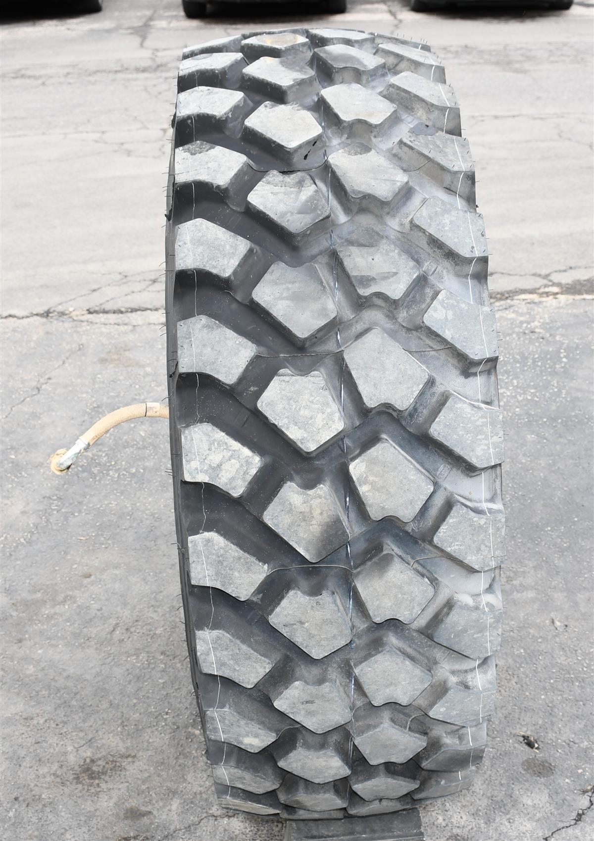 TI-1880 | TI-1822 Tire (5).JPG