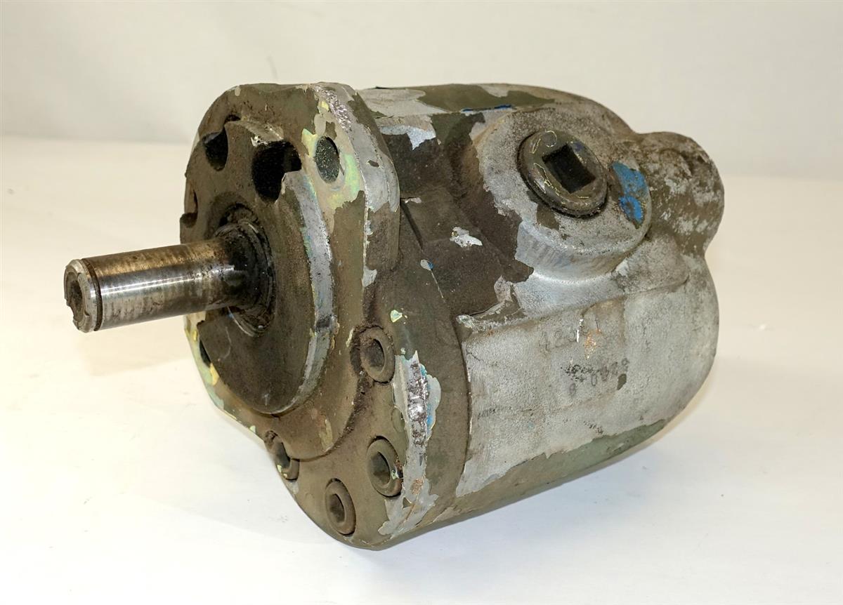 5T-902 | 4320-01-206-4184 Hydraulic System Pump Old Style for M812 Bridge Truck USED (9).JPG
