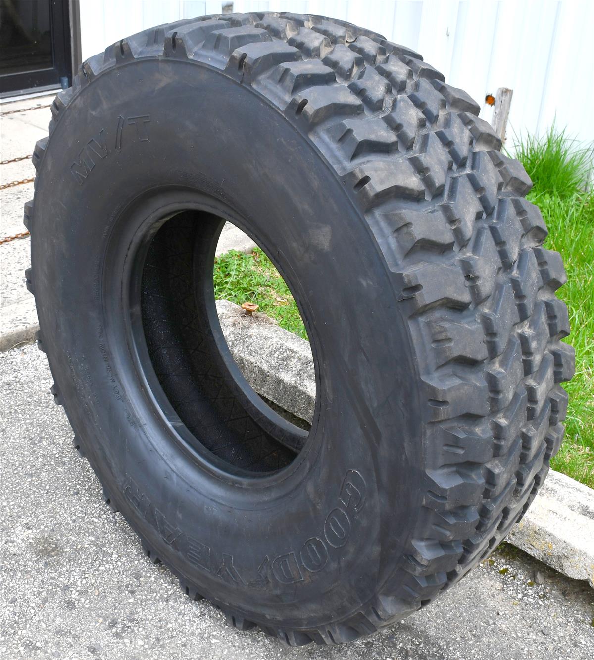 TI-124C | Goodyear MVT MVT 39585R20 Tire Used (9).JPG