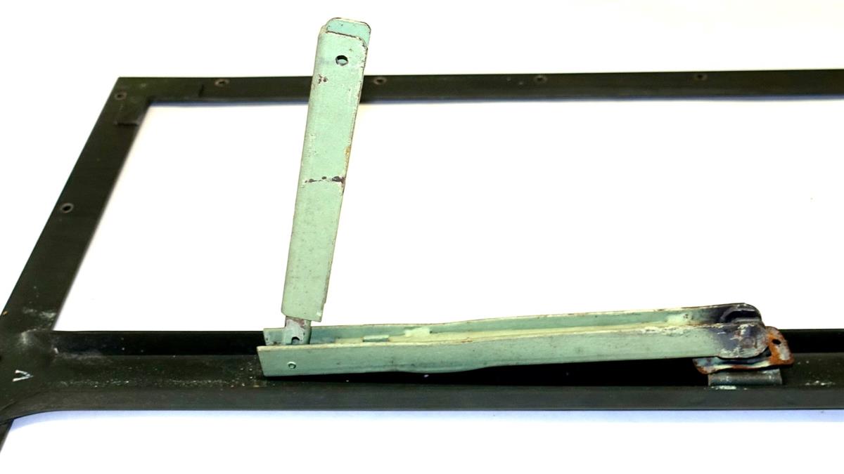 M35-702 | M35-702 Van Body Window Frame (5) (Large).JPG