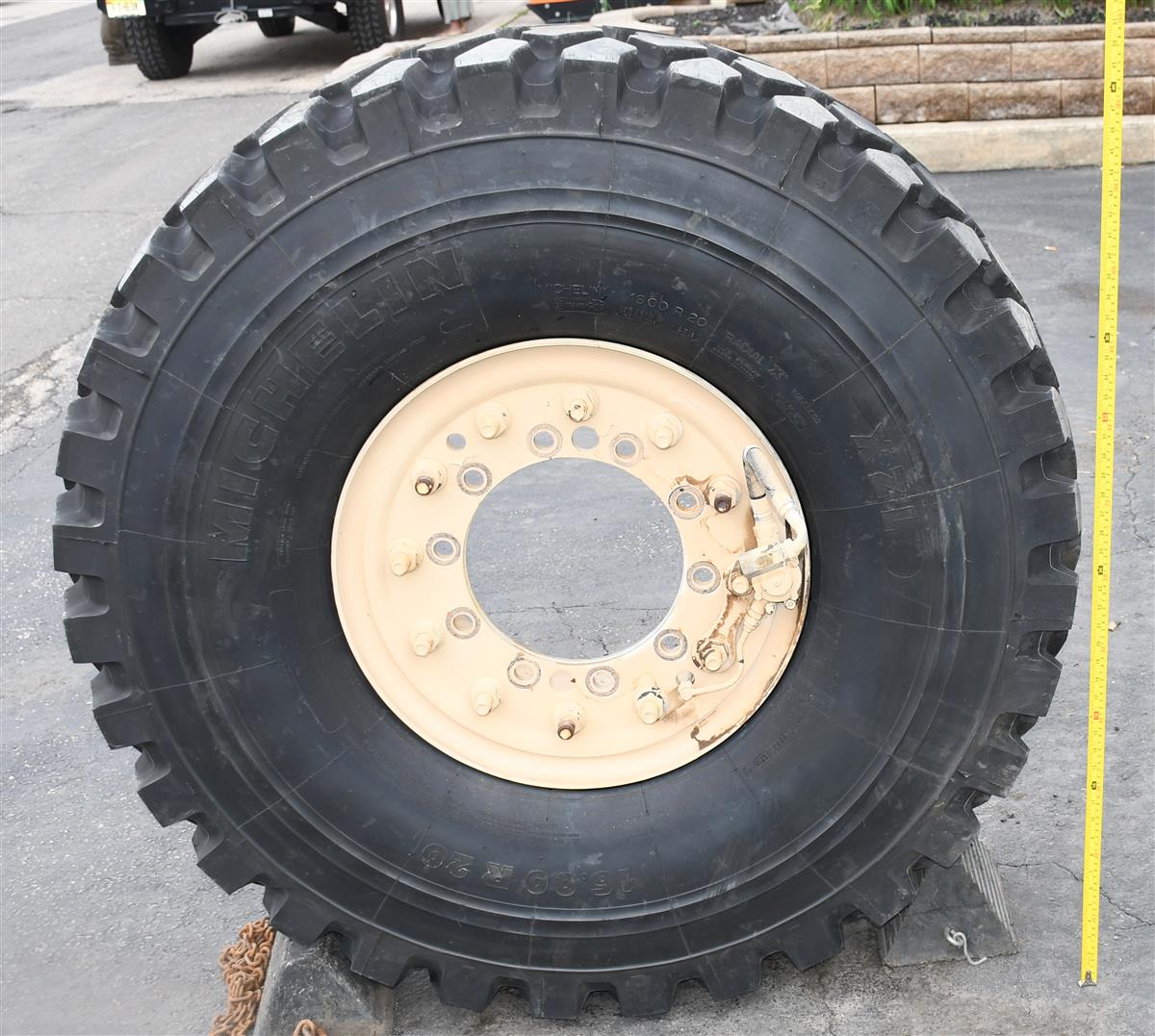 TI-1822 | TI-1822 Tire (1).JPG