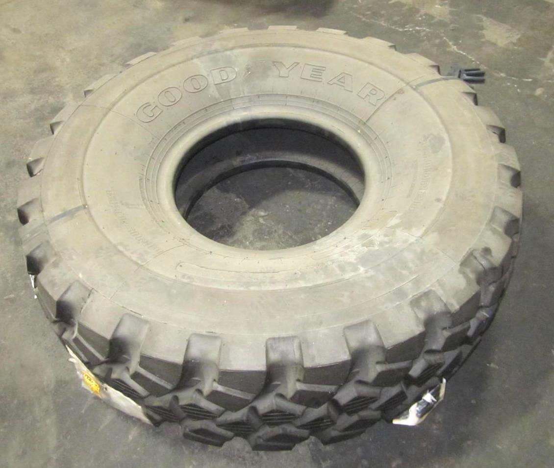 TI-297 | TI-297 Goodyear AT-3A 16.00R20 Tire NOS (11).JPG