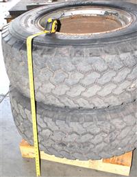 TI-1865 | TI-1865 Bridgestone Set of 2 Tires (6).JPG