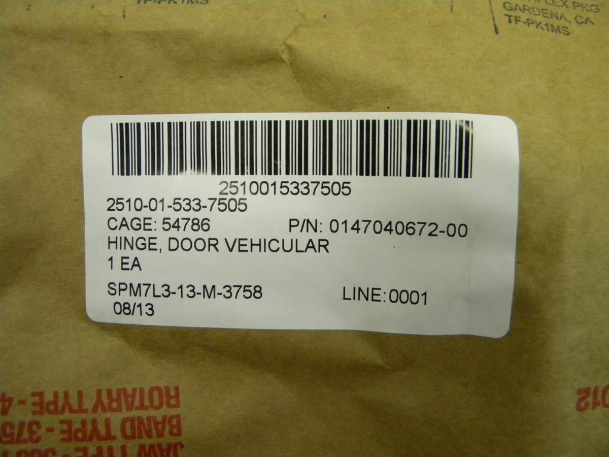 M9-6055 | 2510-01-533-7505 Left Hand Door Hinge for M915, M916, M917 Armored. NOS (2).JPG