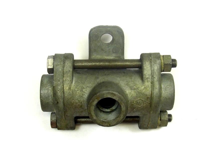 5T-779 | 4820-00-512-2364 Valve, Shuttle for Brake Booster (2).JPG