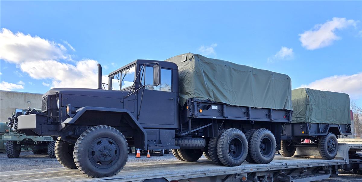 78c7ecd4-589c-4b5d-a3e7-175a87e31ae2-12122025-cropped-M35A2%20and%20M105A2%20Trailer%203