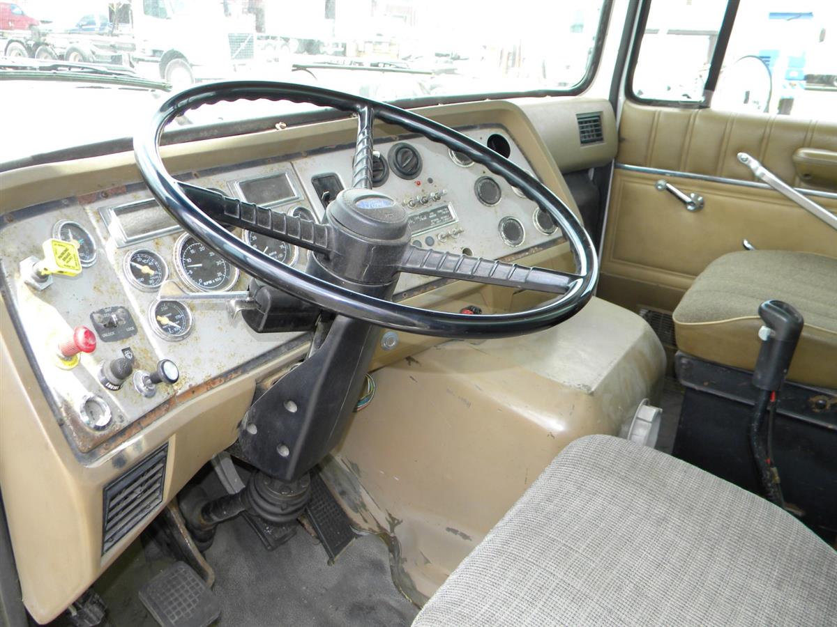 9b8021ad-1b5c-4bd6-b9b8-3928872aa694-07052018-cropped-Ford%20L9000%2026%20Foot%20Box%20Truck%20(20)