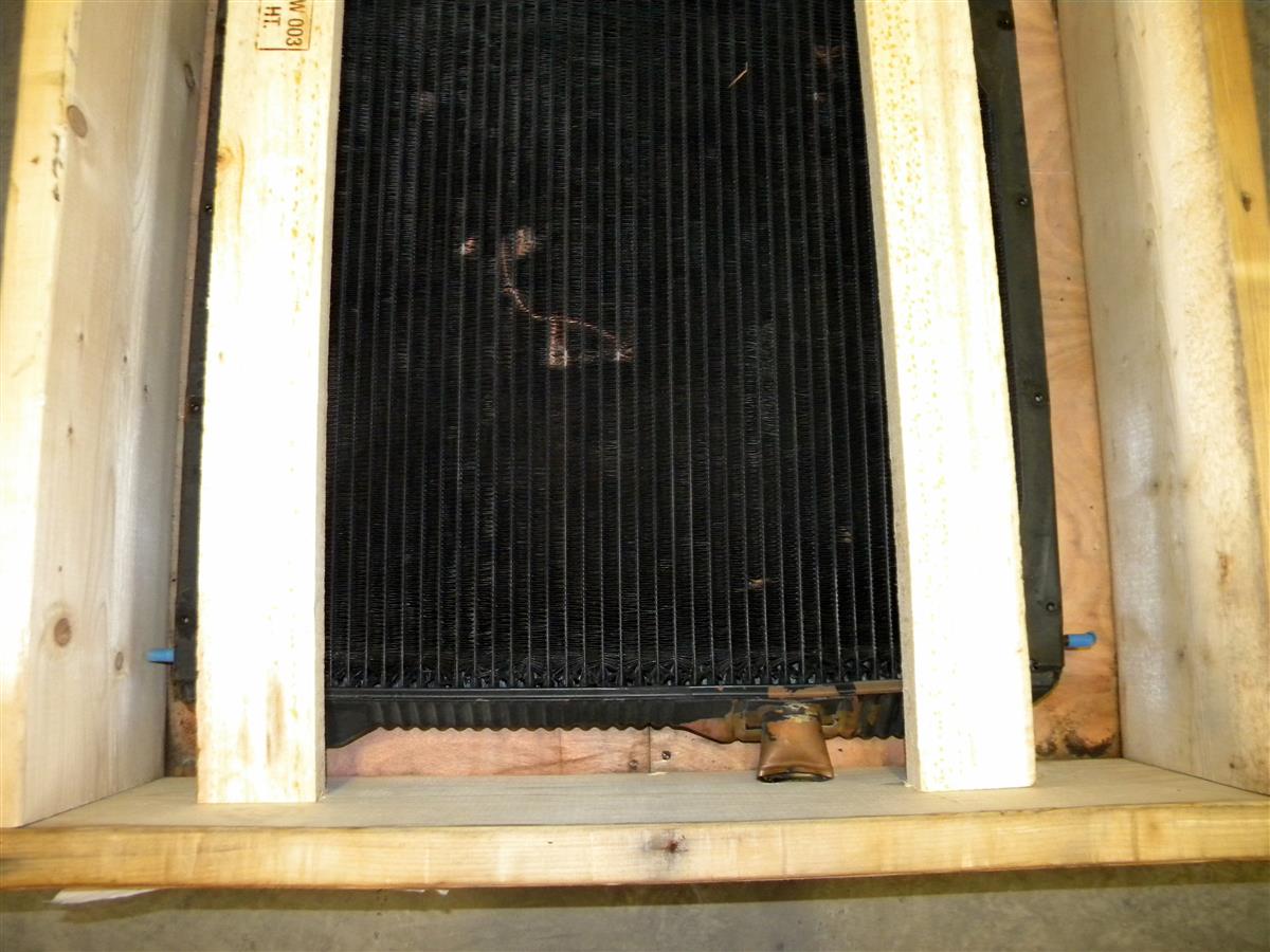 HM-582 | 2930-01-405-9885 Radiator, Engine Coolant with Slight Blemish on Fins and Crushed Intake Tube (4).JPG