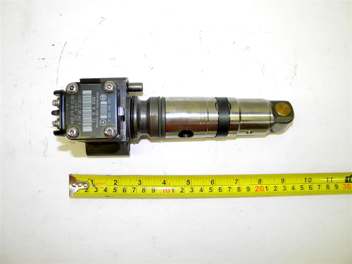 SP-1410 | 2910-01-614-2553 Injection Control, Metering and Distributing, Merceds Benz Fuel Injector (2).JPG