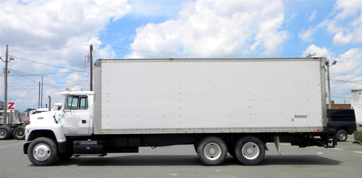 a4dc5428-5925-45d4-a54f-3318e489e616-07162018-cropped-Ford%20L9000%2026%20Foot%20Box%20Truck%20(9)