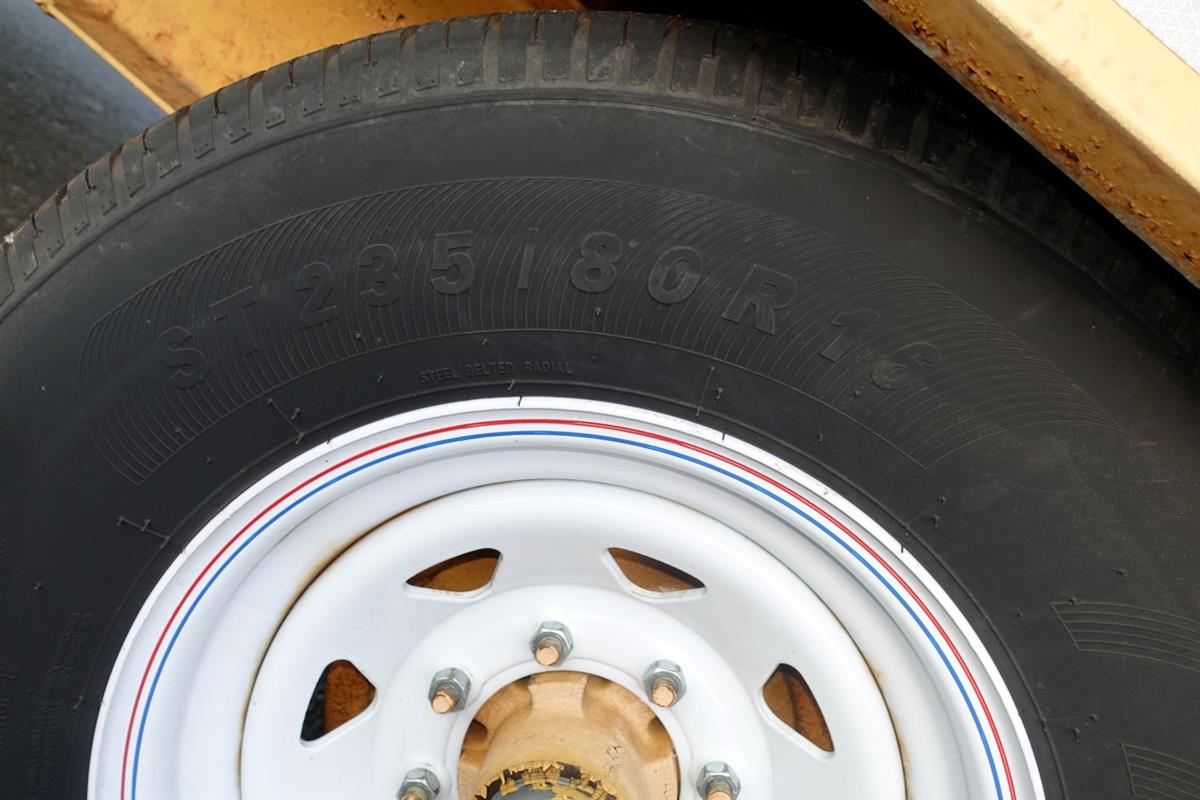 a8647346-4340-4fc4-bc34-9ce3db2e0e1a-08132018-cropped-TR-229%20%202011%20SLG%20Manuf%2019'%20Foot%2010%20Ton%20Deck%20Over%20Trailer%20with%20Wood%20Deck%20USED%20(14)