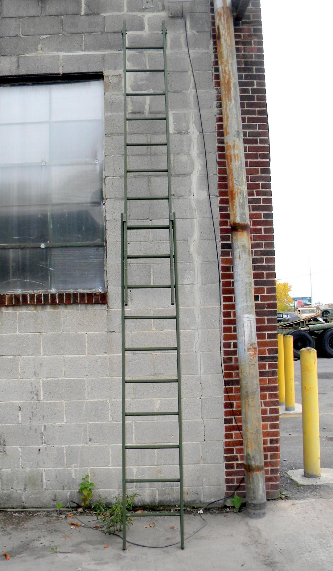 SP-1463 | 2540-99-372-5040 Boadrding Ladder, 15 Foot Extension Ladder for Fixed Bridge Launcher. NOS.  (4).JPG