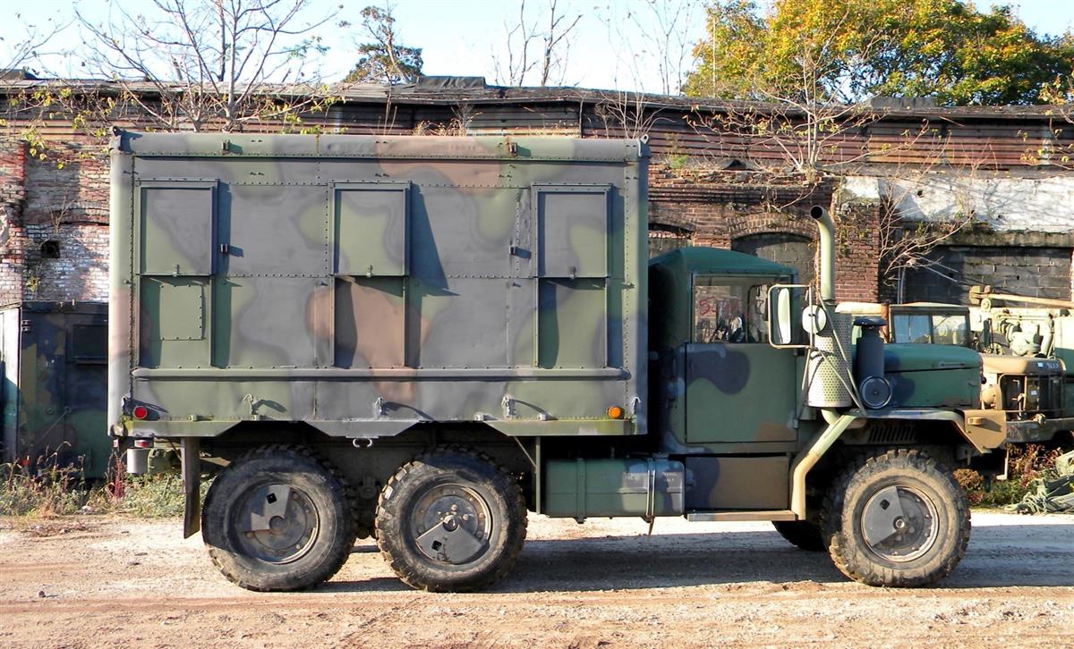 M35-440 | Van Shelter Box Command Center for M109A4 2 and a Half Ton. USED (5).JPG