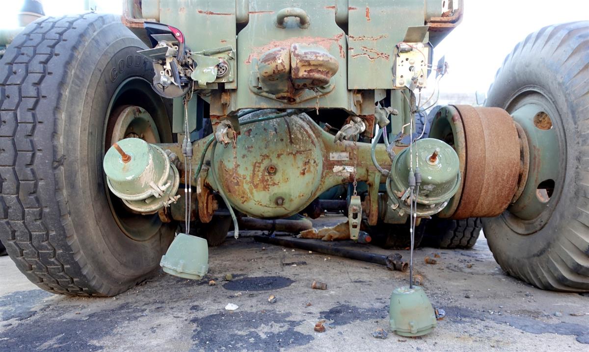 M9-944 | 2320-01-028-4396 M916 Light equipment Transporter Parts Truck USED (16).JPG