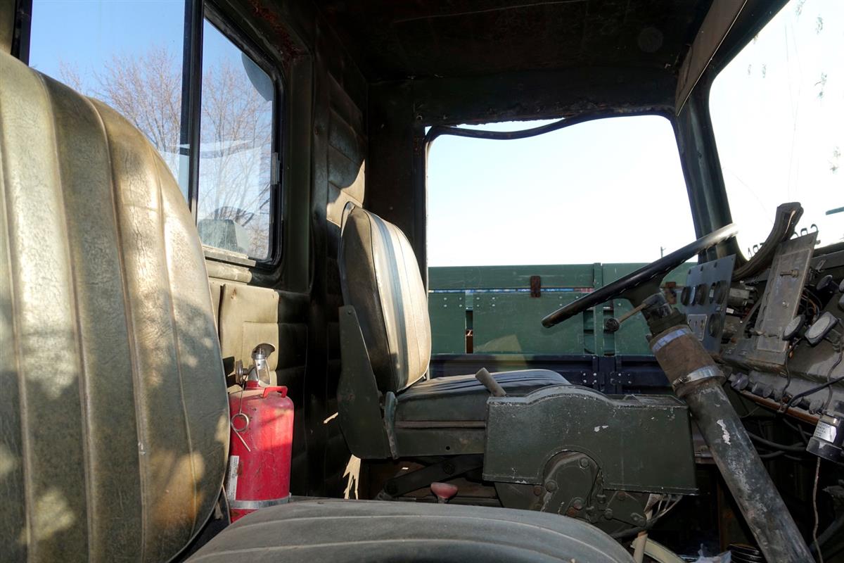 M9-944 | 2320-01-028-4396 M916 Light equipment Transporter Parts Truck USED (22).JPG