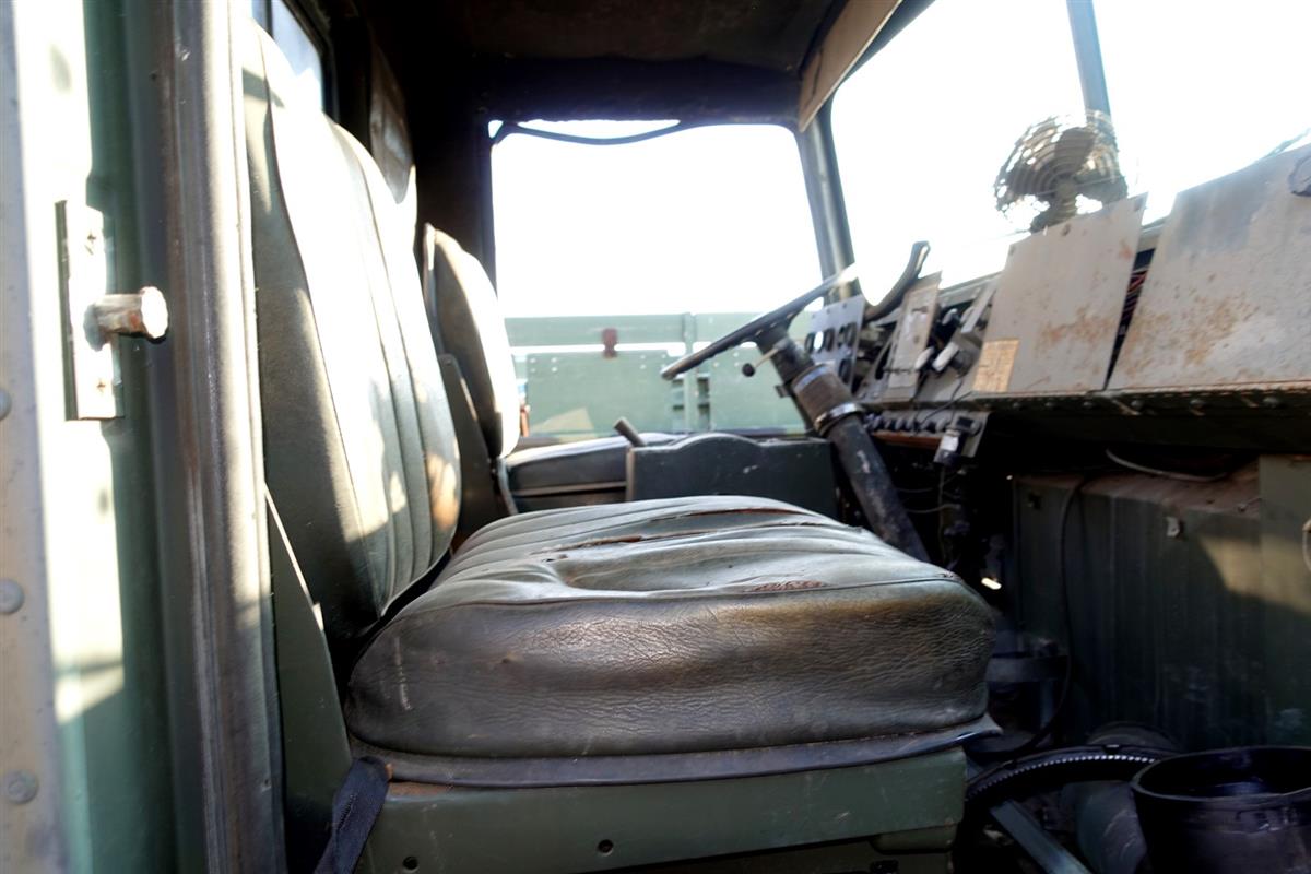 M9-944 | 2320-01-028-4396 M916 Light equipment Transporter Parts Truck USED (24).JPG