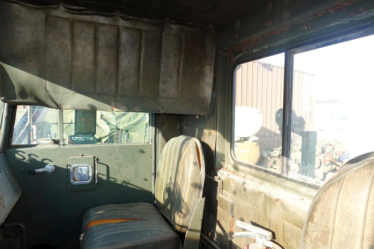 M9-944 | 2320-01-028-4396 M916 Light equipment Transporter Parts Truck USED (6).JPG