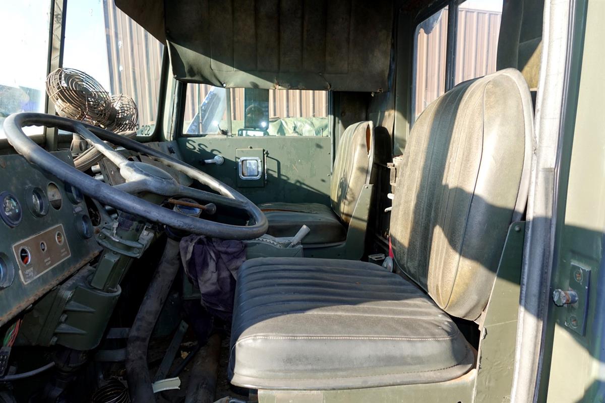 M9-944 | 2320-01-028-4396 M916 Light equipment Transporter Parts Truck USED (8).JPG
