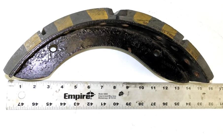 M9-959 | 2350-01-096-1618 Front Brake Shoe for M915 (1) (Large).JPG
