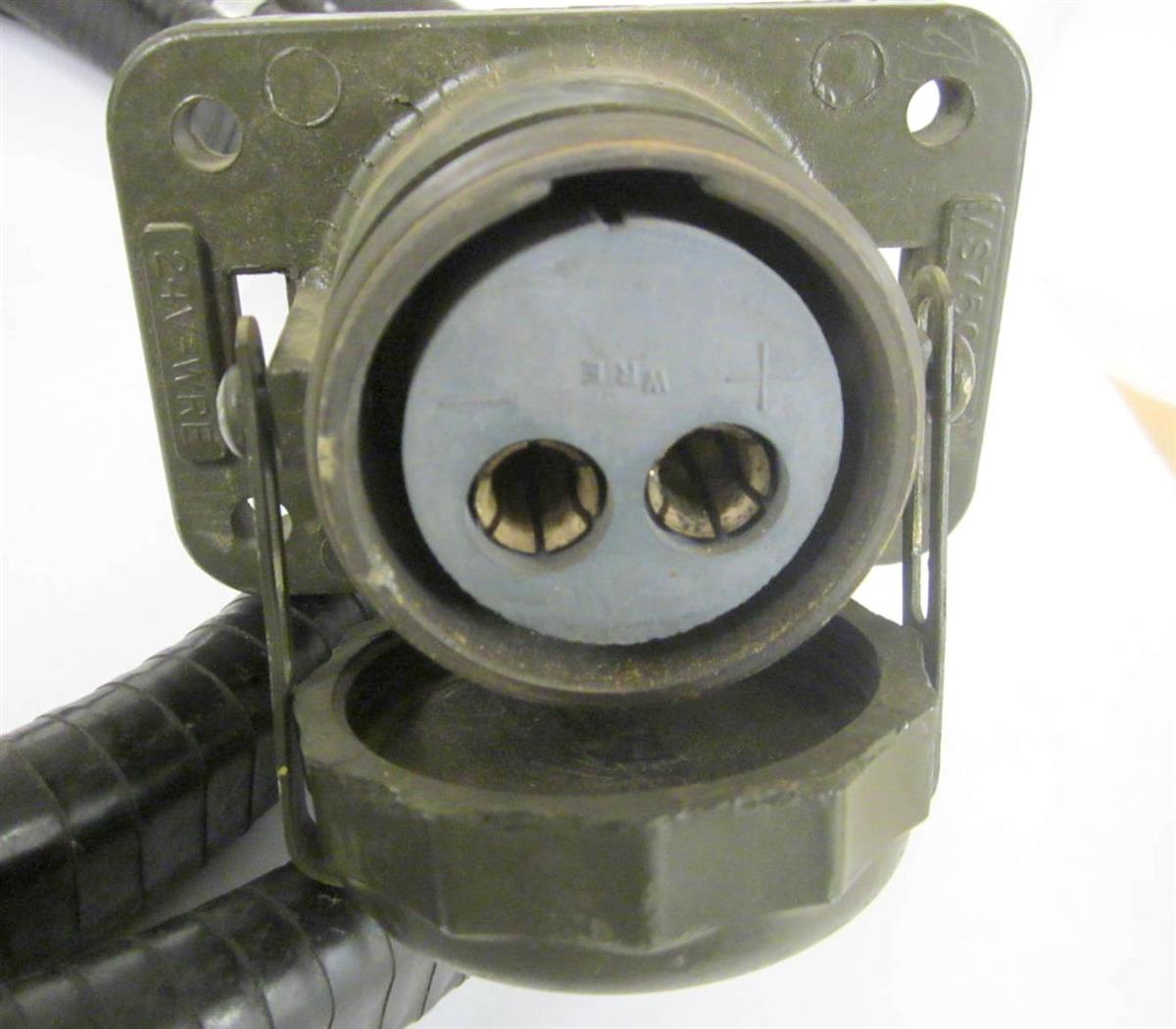 COM-5703 | 24 Volt Auxiliary Battery Cable Slave Input Receptacle (2).JPG