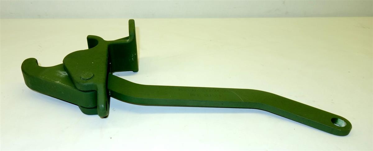 COM-5233 | 2510-00-740-9002 dump truck lower tail gate latch for M342A2 and M817 NOS (8).JPG