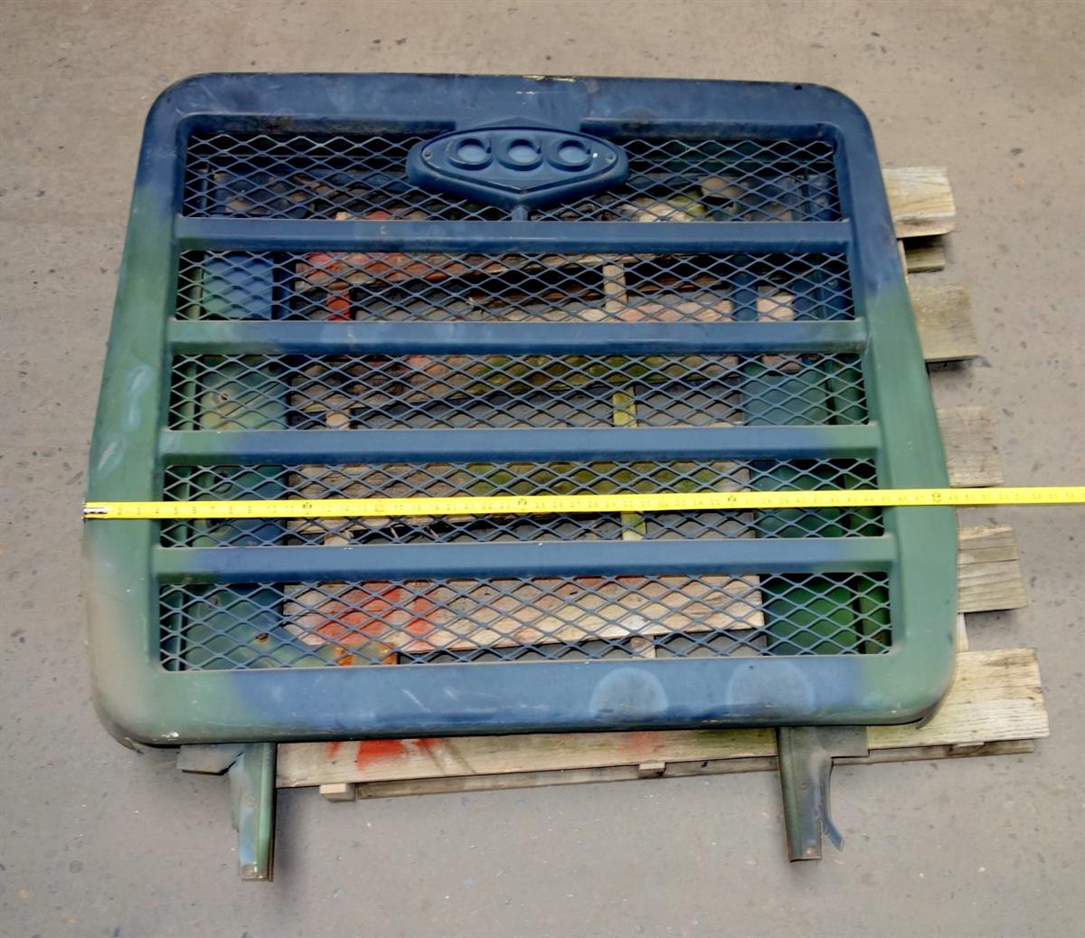 M9-6052 | 2510-01-088-2739 Front Grill for M915 Series USED (2).JPG