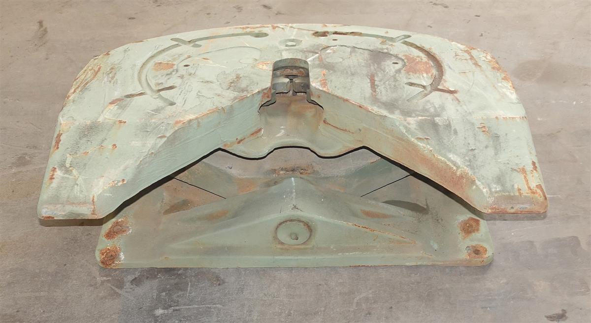 5T-551 | 2510-01-094-6714 5th Wheel Plate for 5-Ton Tractors with approach ramps (1) (Large).JPG