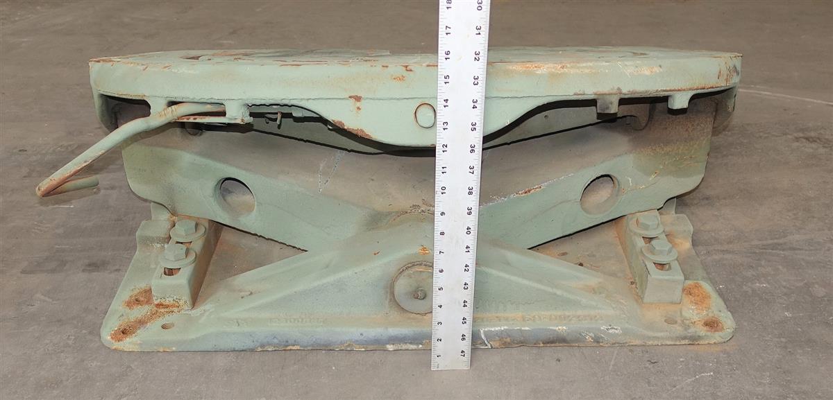5T-551 | 2510-01-094-6714 5th Wheel Plate for 5-Ton Tractors with approach ramps (4) (Large).JPG