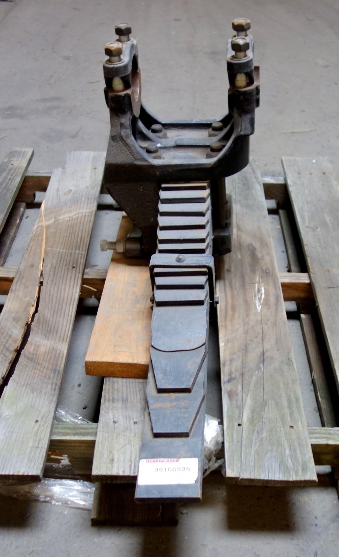 M9-6077 | 2510-01-154-5466 M915A1 left hand leaf spring and saddle assembly (5).JPG