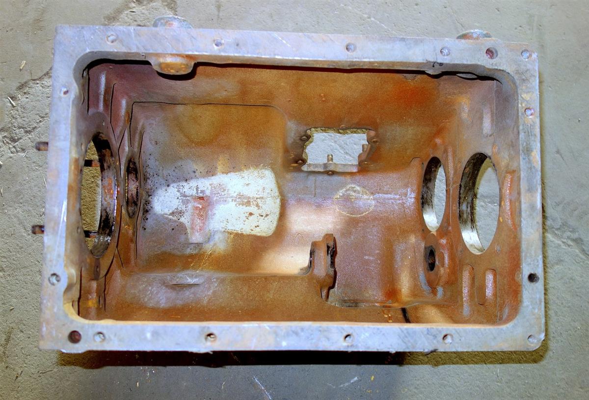 5T-877 | 2520-00-040-2249 Transmission Case (3).JPG
