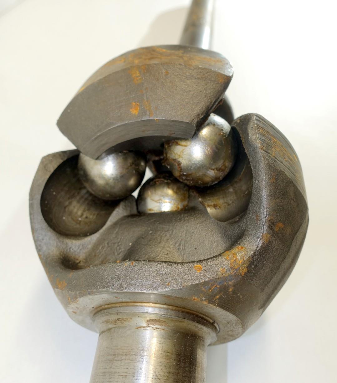 5T-562LF | 2520-00-734-6985 2520-01-067-4691 LH Driver Side Ball and Fork Style Axle Shaft for 5 Ton Trucks NOS (1).JPG