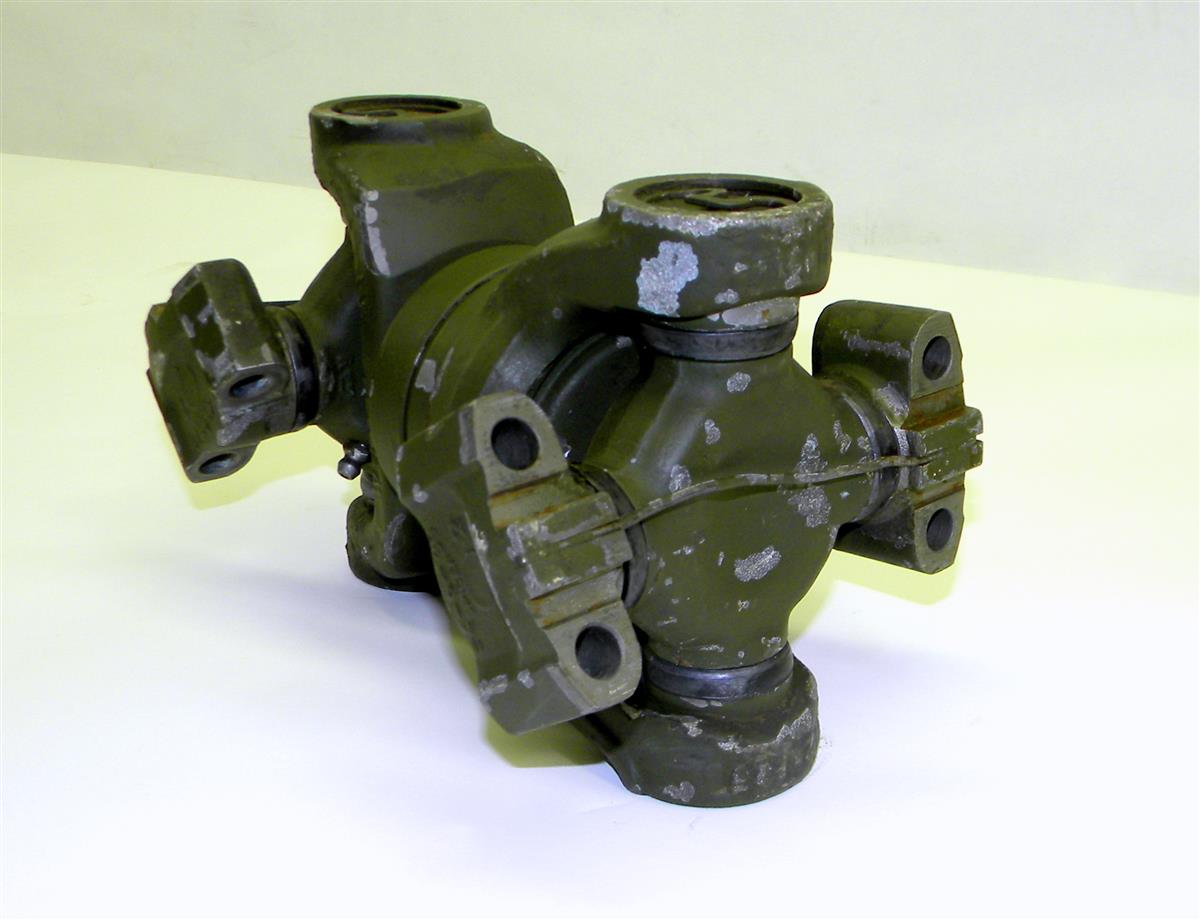 MA3-671 | 2520-01-398-3374 Drive Shaft with U-Joints for M35A3 Series Only. USED.  (3).JPG
