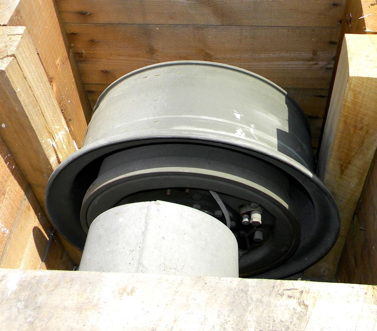 SP-- | 2530-00-173-8802 Hub and Axle Assembly (16).JPG