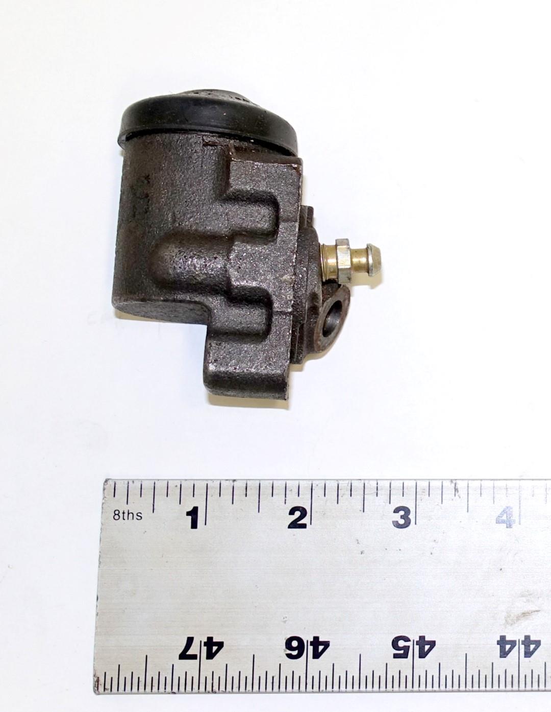 SP-2054 | 2530-00-846-5742 Wheel Cylinder for Older Modle Automobiles NOS (4).JPG