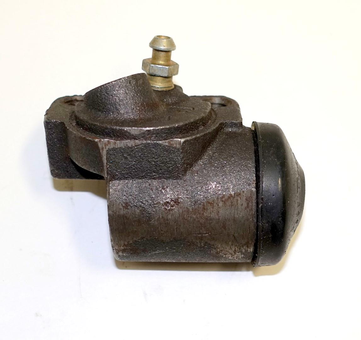 SP-2054 | 2530-00-846-5742 Wheel Cylinder for Older Modle Automobiles NOS (6).JPG