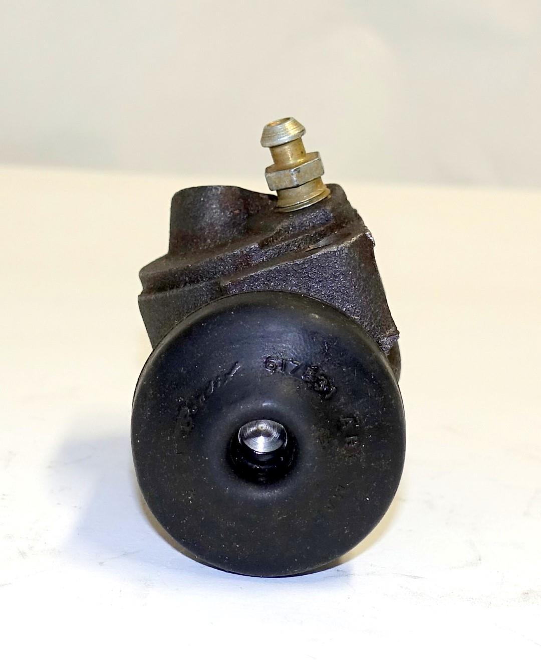 SP-2054 | 2530-00-846-5742 Wheel Cylinder for Older Modle Automobiles NOS (9).JPG