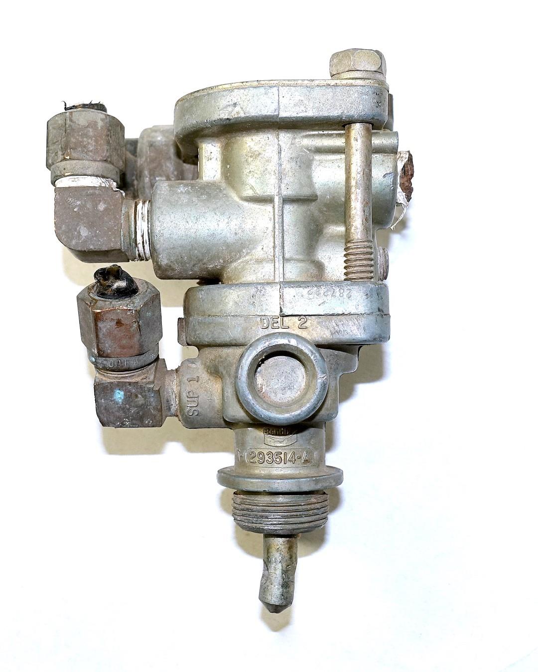 9M-880 | 2530-01-157-3556 Bendix Trailer Air Supply Brake Valve (1) (Large).JPG