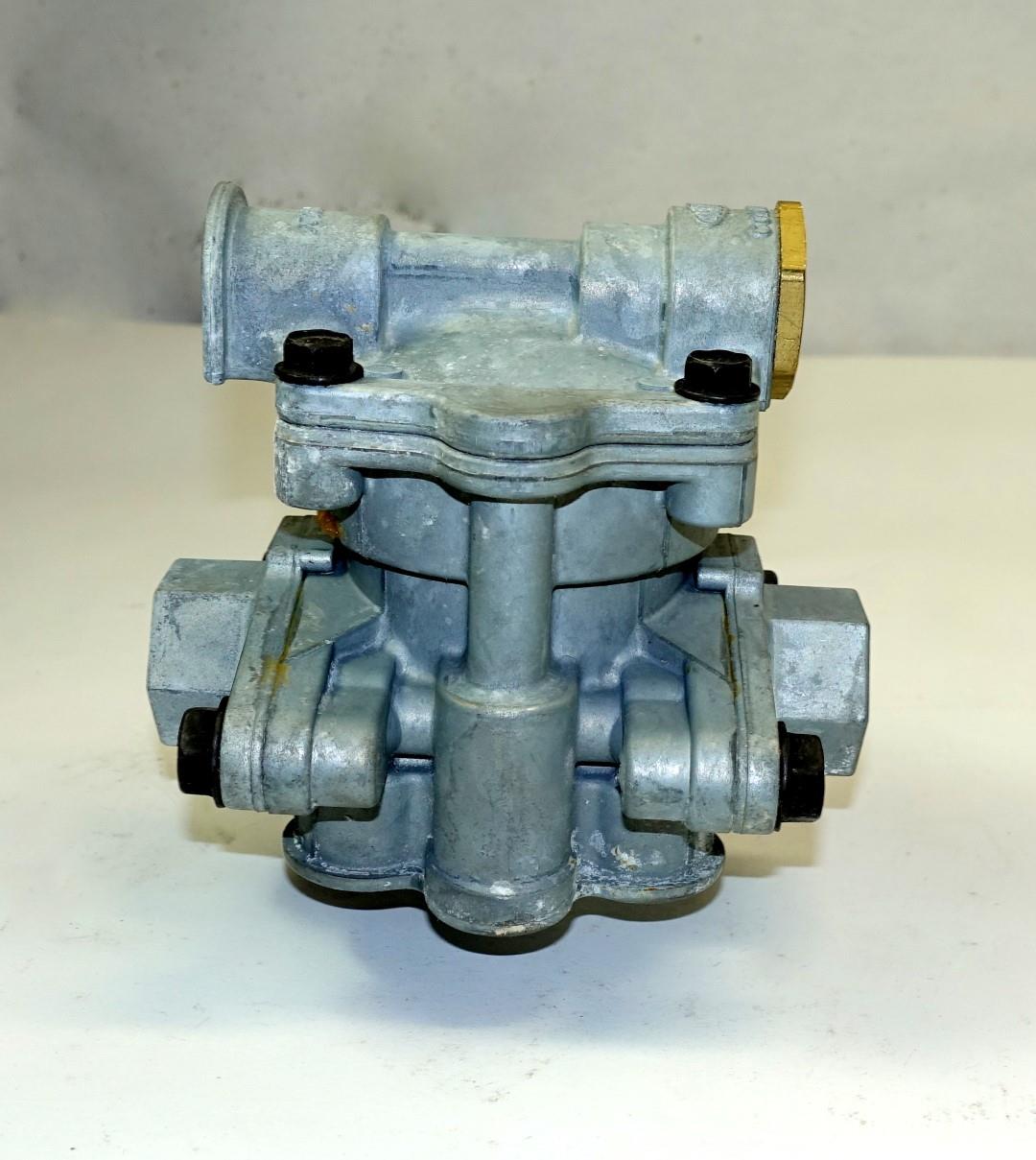 SP-1989 | 2530-01-358-6041 Spring Brake Control Valve for Commercial Trucks and Trailers NOS (7).JPG