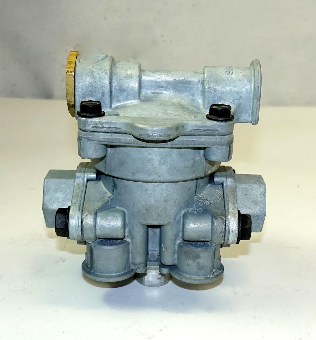 SP-1989 | 2530-01-358-6041 Spring Brake Control Valve for Commercial Trucks and Trailers NOS (9).JPG