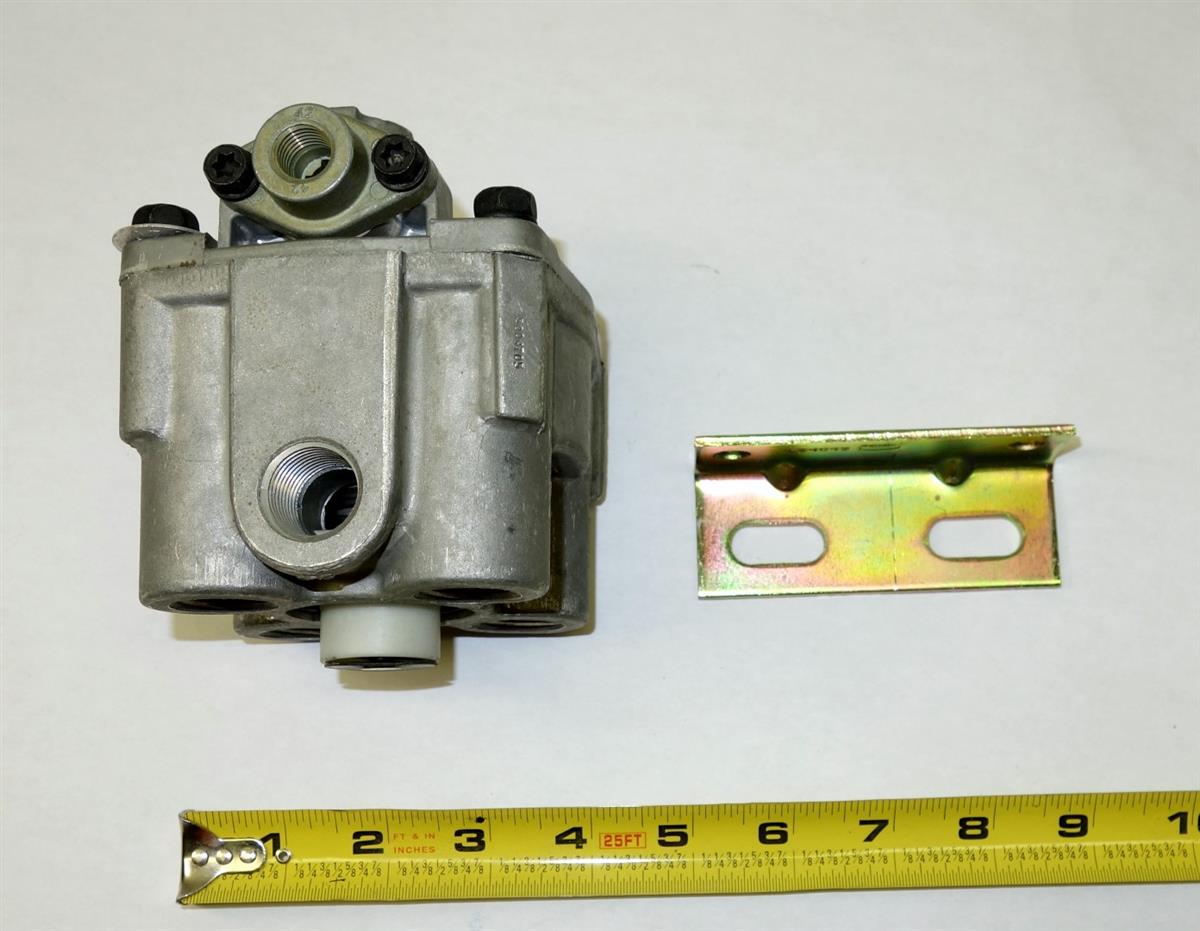 HEM-209 | 2530-01-474-5777 R12 Double C Air Pressure Relay Valve for HEMTT and MK23 NOS (3).JPG