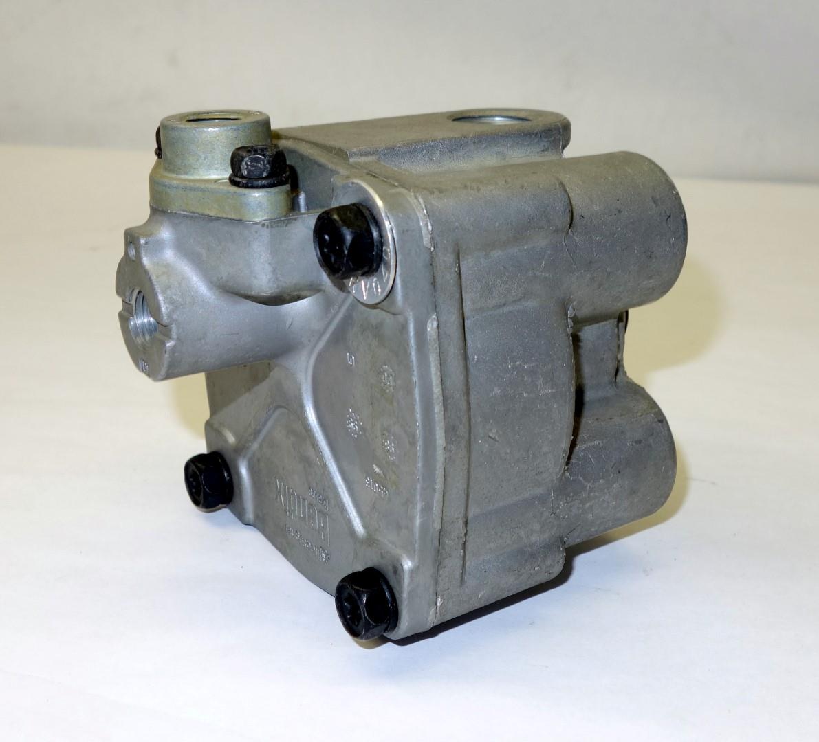HEM-209 | 2530-01-474-5777 R12 Double C Air Pressure Relay Valve for HEMTT and MK23 NOS (8).JPG