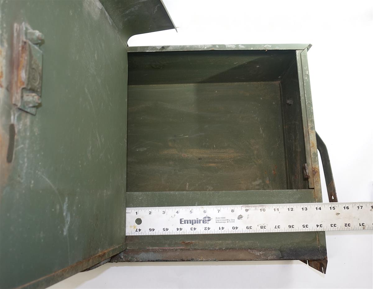 5T-960 | 2540-00-177-7876 Driveside Stowage Tool Box with Gas Can Holder (6).JPG