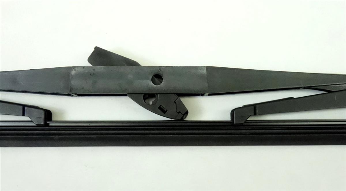 SP-1828 | 2540-01-243-1028 GM 16 Inch Windshield Wiper Blade for GM, Chevrolet and GMC Vehicles NOS (2).JPG