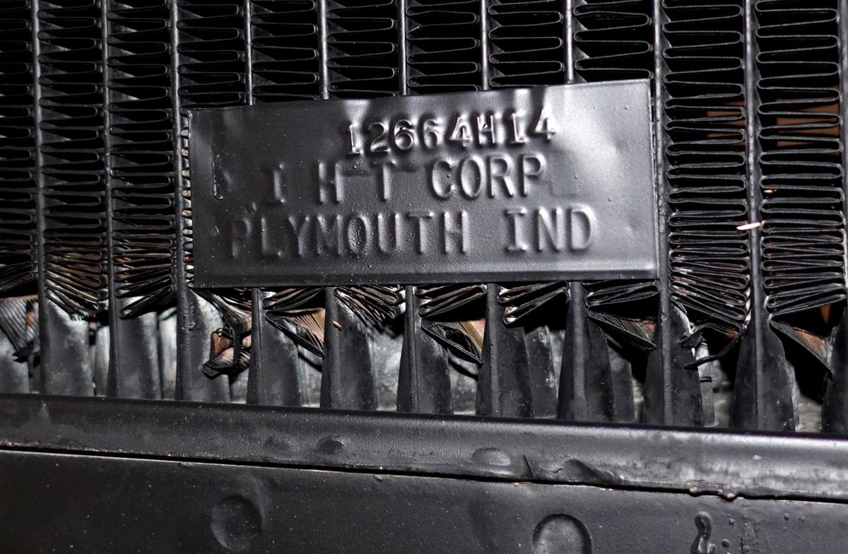 HM-933 | 2930-01-488-9439 M110 Series HMMWV Radiator NOS (Large).JPG