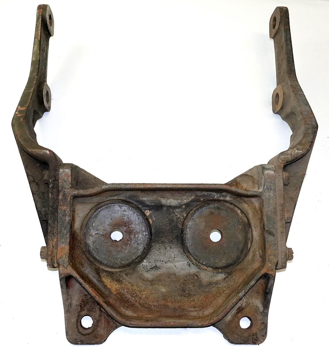 M35-684 | 2990-01-022-4502 M35A2 Front Engine Radiator Mount (6) (Large).JPG