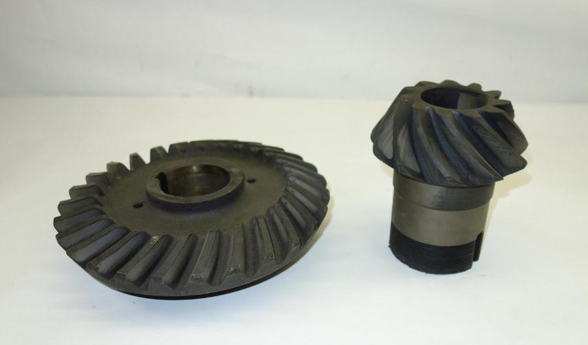 COM-5221 | 3020-00-734-6881 Front and Rear Axle Ring and Pinion Gear Set for M809 M939 M939A1 and M939A2 Series 5 Ton NOS (3).jpg