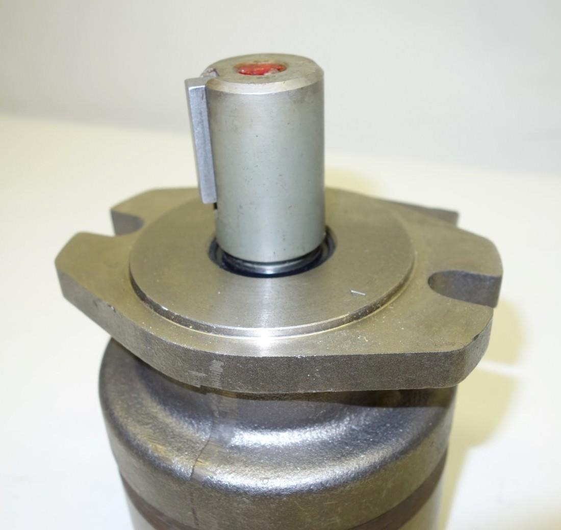 M35-659 | 4320-01-441-7669 Hydrolic Winch Motor (7).JPG