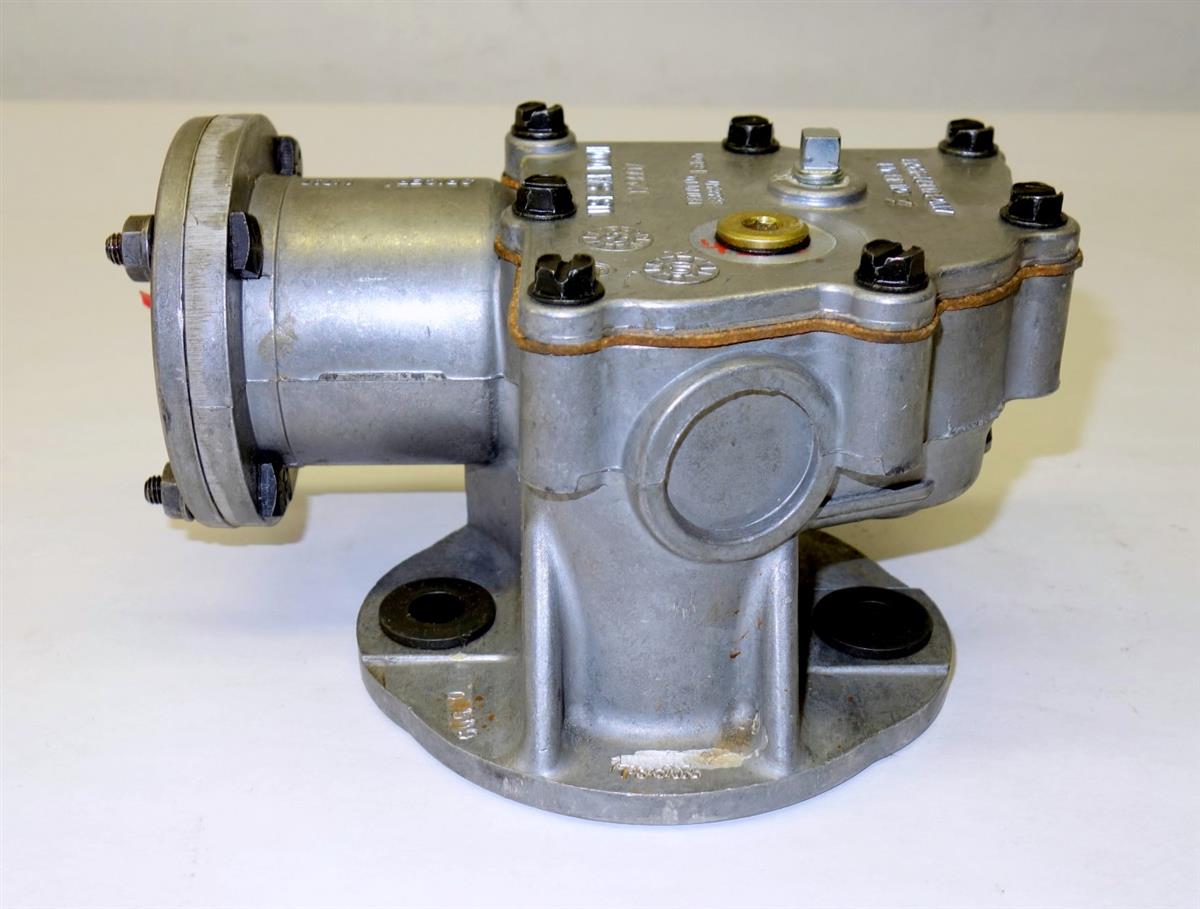 HEM-211 | 4420-01-181-6293 Differential Lock Inter Axle Shift Unit for MK48 NOS (1).JPG