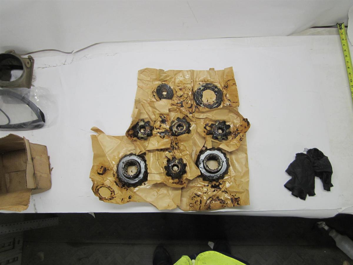 5T-1807 | 5T-1807 Front Rear Differential Partial Kit 1 (4).JPG