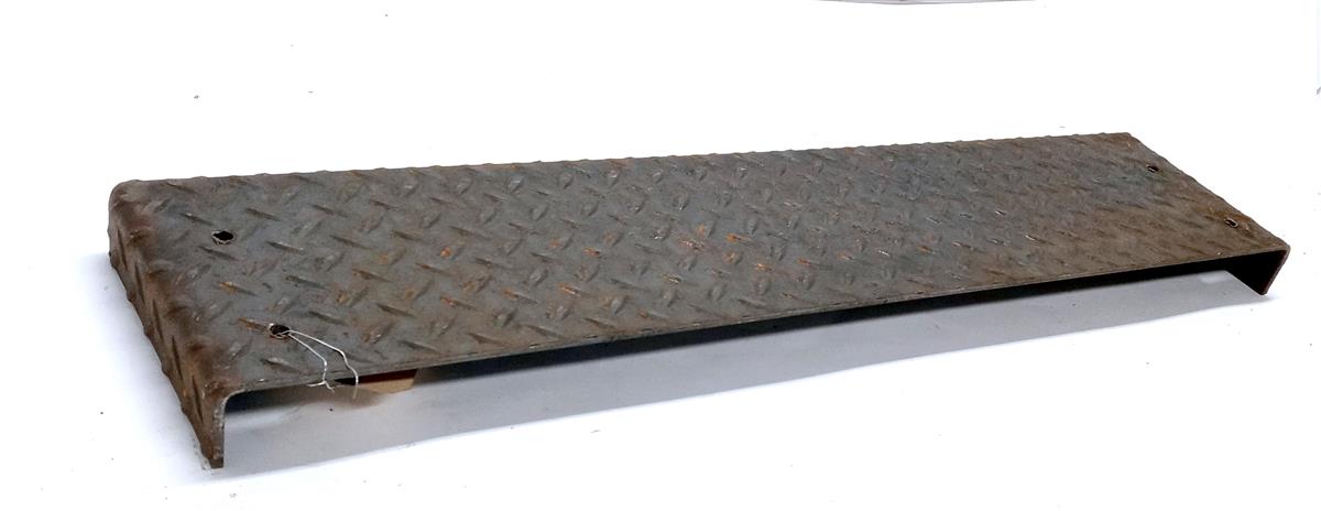 5T-2061 | 5T-2061  Passenger Side Running Board For M800 Series (8).jpg